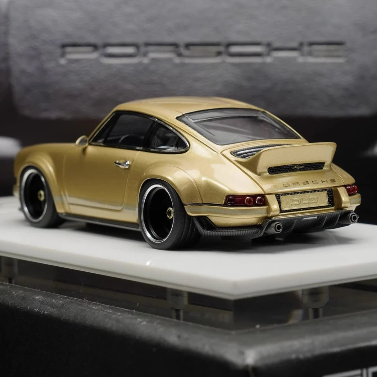 Make Up Porsche 2018 911 Singer DLS Gold 1:43 – Collectible Resin Model Resin