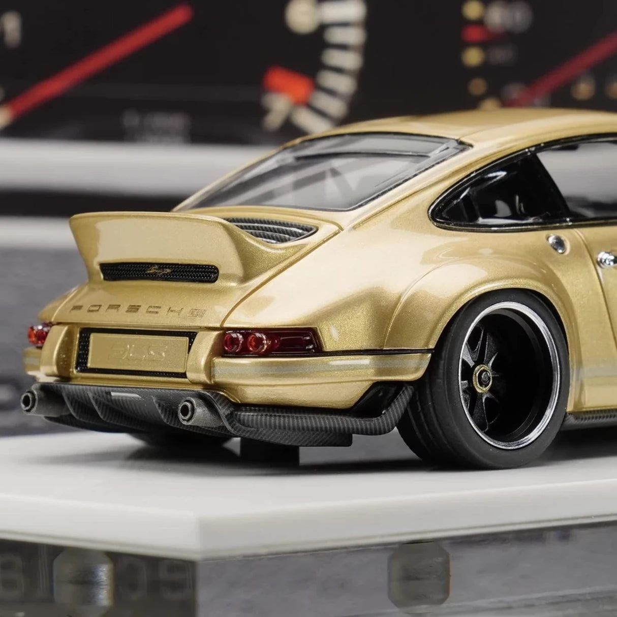 Make Up Porsche 2018 911 Singer DLS Gold 1:43 – Collectible Resin Model Resin