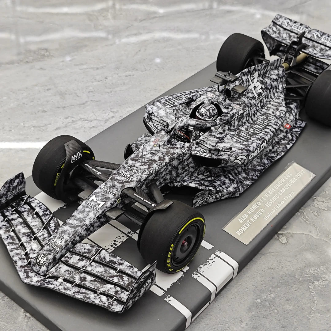 1:18 Alfa Romeo 2022 C42 #88 اختبار برشلونة روبرت كوبيكا F1 نموذج سيارة من الراتنج من Minichamps - عرض 4