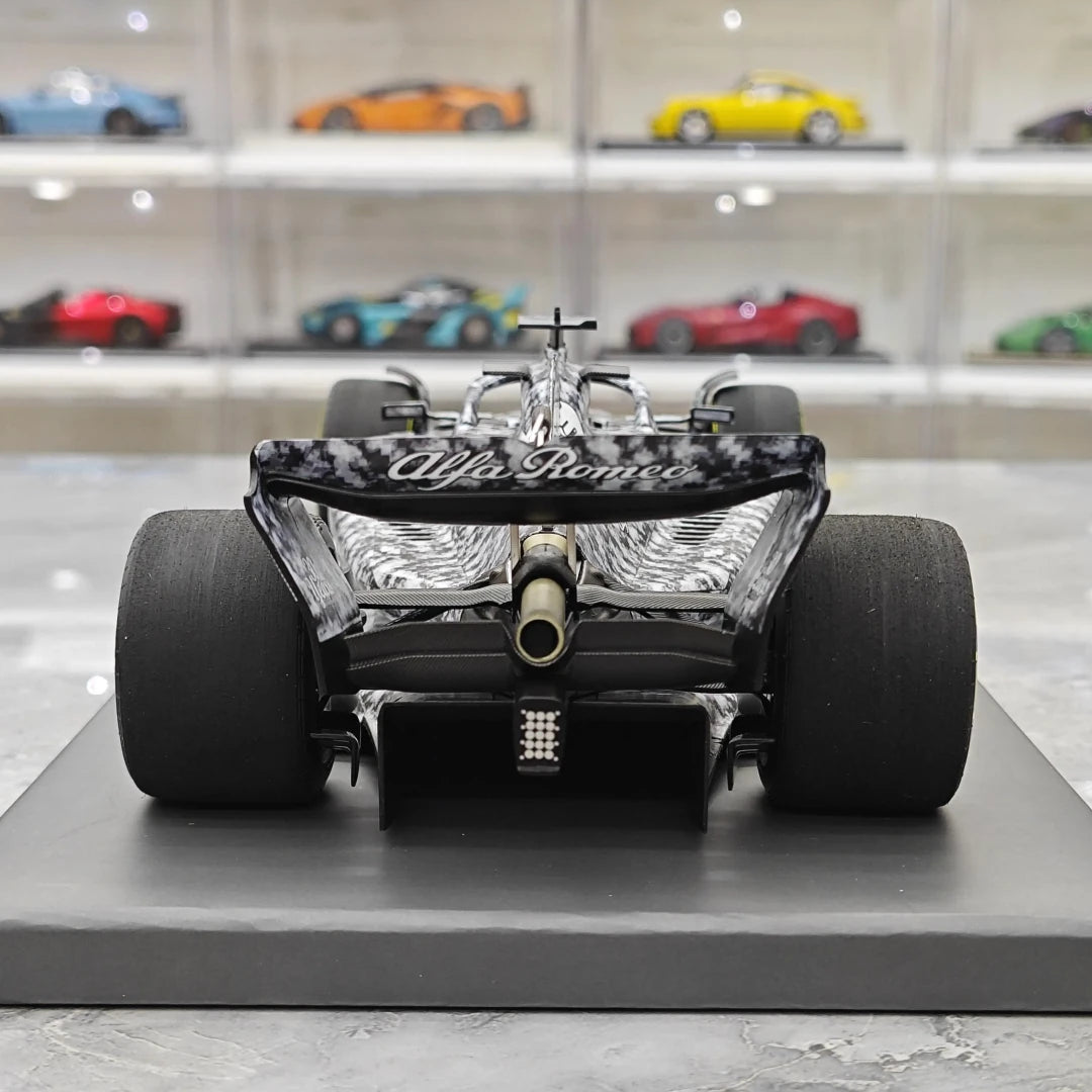 1:18 Alfa Romeo 2022 C42 #88 اختبار برشلونة روبرت كوبيكا F1 نموذج سيارة من الراتنج من Minichamps - عرض 7