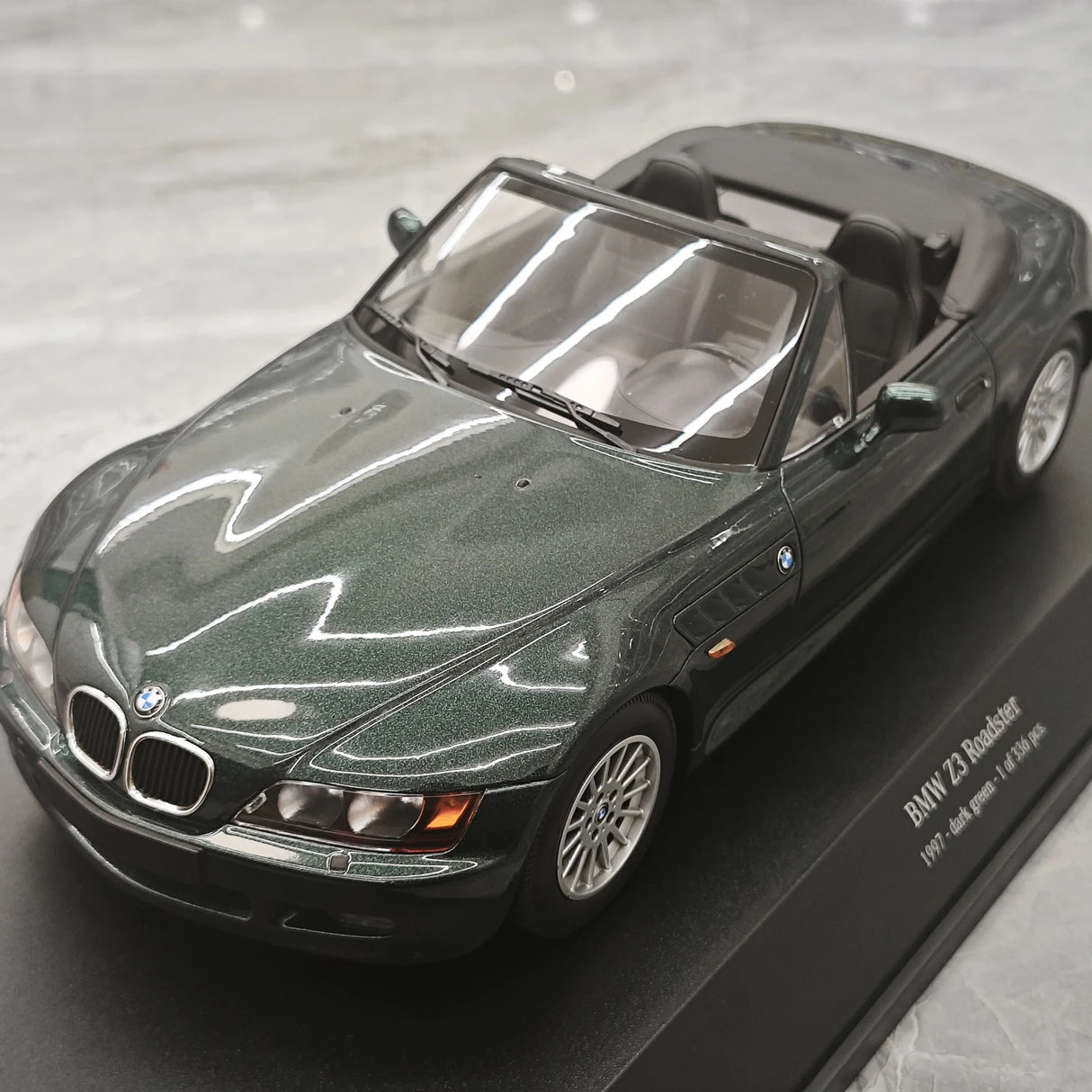 Minichamps BMW 1997 Z3 Roadster 1:18 الأخضر – نموذج راتنج قابل للجمع