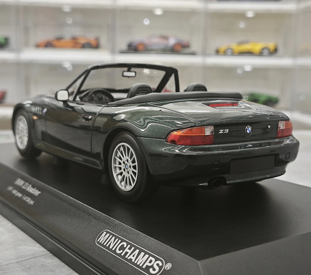 Minichamps BMW 1997 Z3 Roadster 1:18 الأخضر – نموذج راتنج قابل للجمع