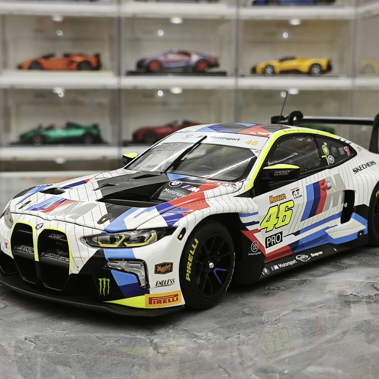 BMW 2025 M4 GT3 Team WRT #46 1:18 modello da collezione in metallo pressofuso di Minichamps - vedi 3