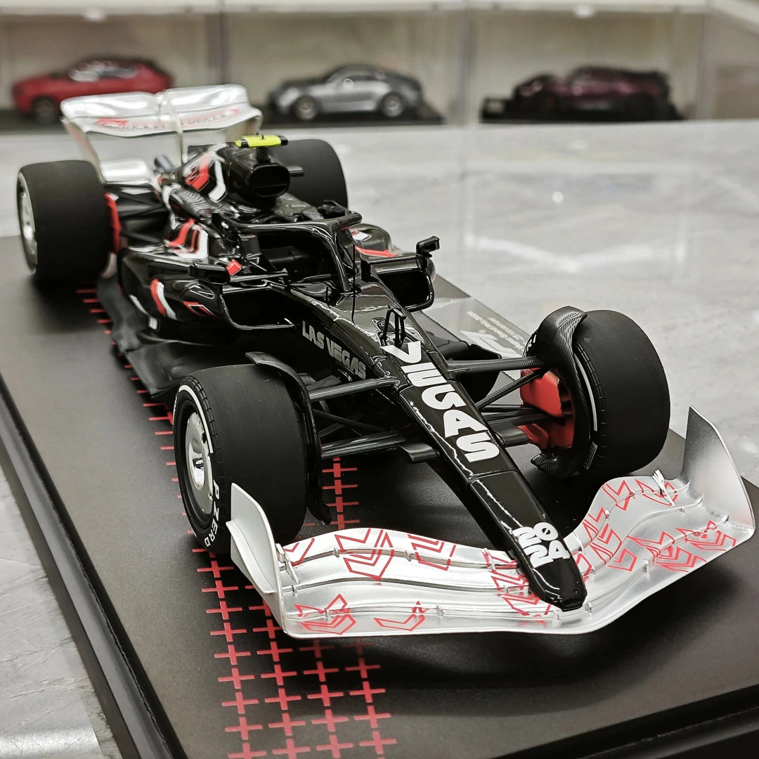 Minichamps Formel 1 2024 Las Vegas GP Show Car 1:18 – Sammelobjekt-Resin-Modell F1 Modellauto