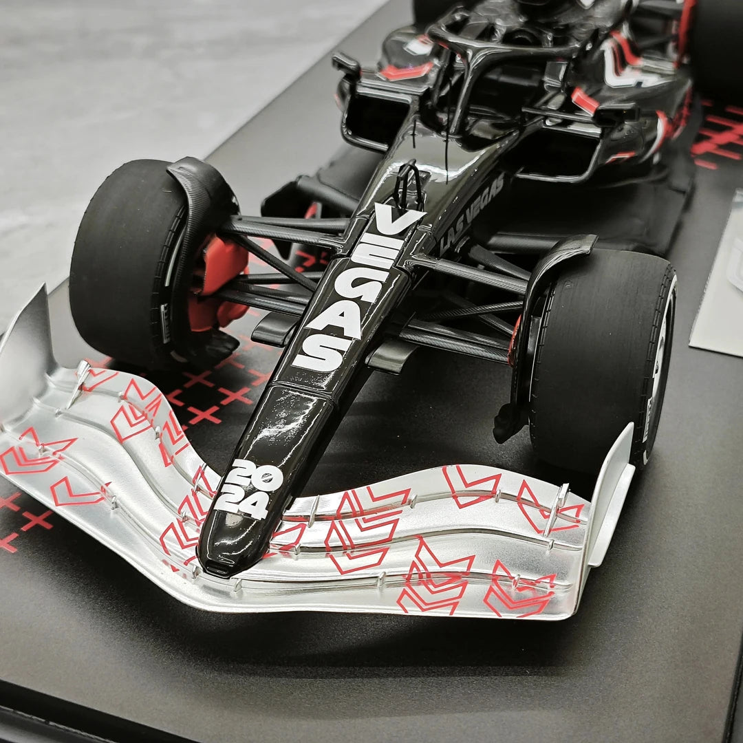 Minichamps Formel 1 2024 Las Vegas GP Show Car 1:18 – Sammelobjekt-Resin-Modell F1 Modellauto