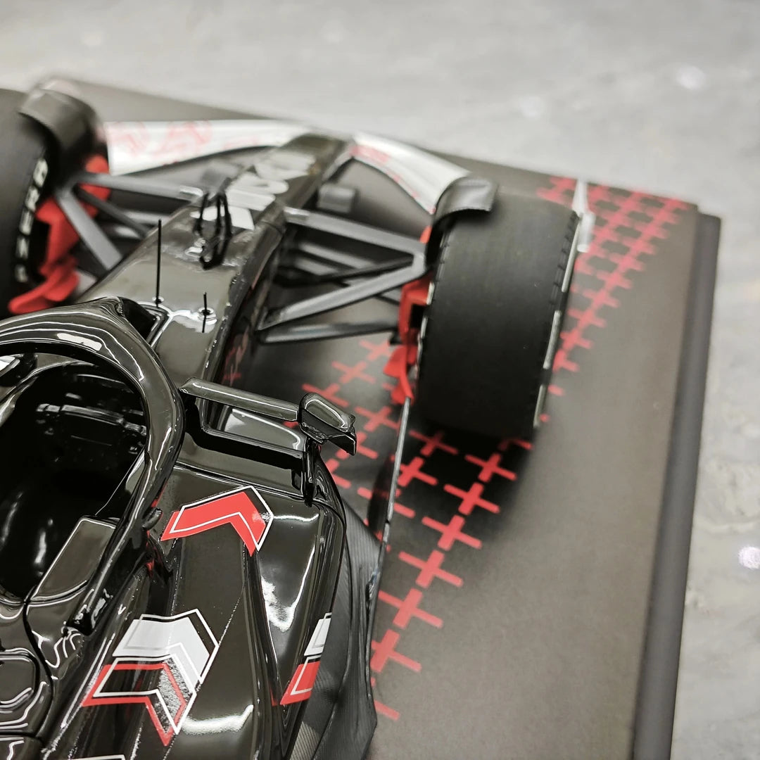 Minichamps Formel 1 2024 Las Vegas GP Show Car 1:18 – Sammelobjekt-Resin-Modell F1 Modellauto