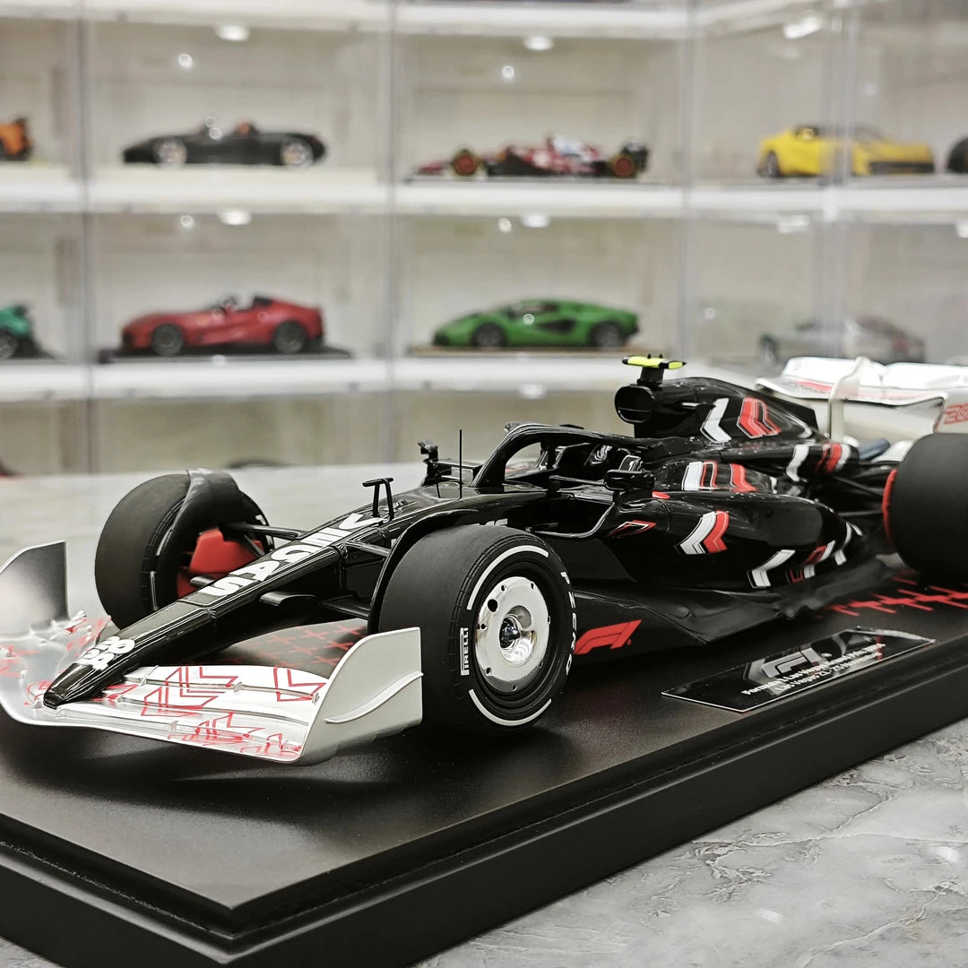 Minichamps Formel 1 2024 Las Vegas GP Show Car 1:18 – Sammelobjekt-Resin-Modell F1 Modellauto
