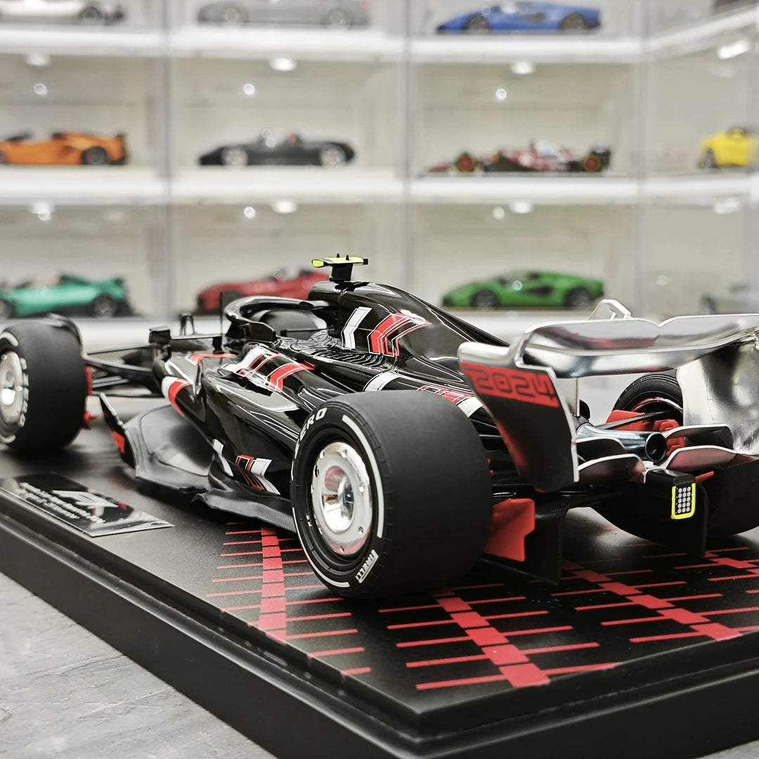 Minichamps Formel 1 2024 Las Vegas GP Show Car 1:18 – Sammelobjekt-Resin-Modell F1 Modellauto