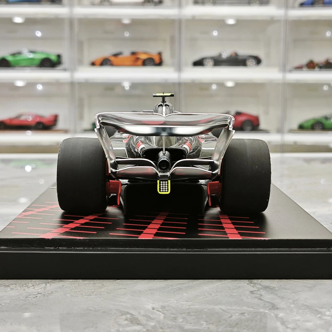 Minichamps Formel 1 2024 Las Vegas GP Show Car 1:18 – Sammelobjekt-Resin-Modell F1 Modellauto