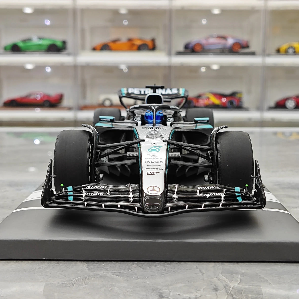 1:18 Mercedes-AMG 2025 F1 W16 #63 캐나다 GP 조지 러셀 F1 Minichamps 의 레진 모델 카 - 뷰 1