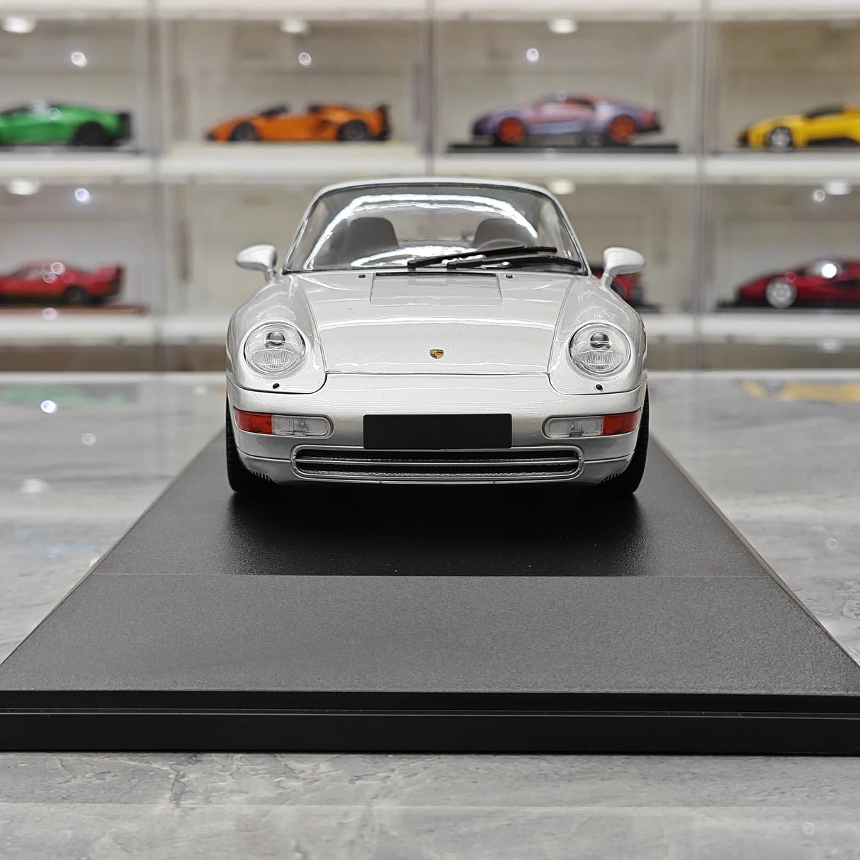 Minichamps Porsche 1993 911 993 Coupe Silver 1:18 – Collectible Diecast Model Die-Cast