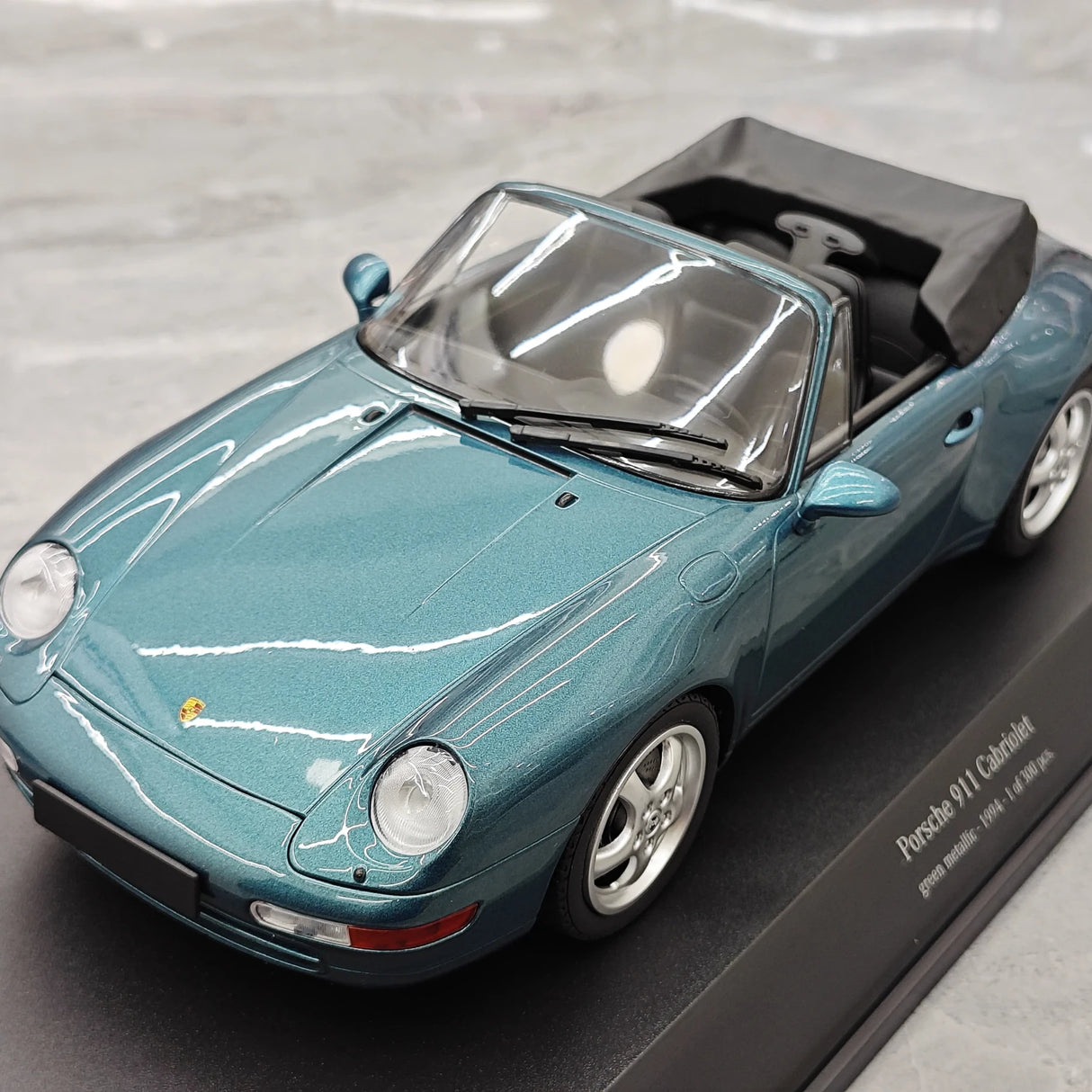 Minichamps Porsche 1994 911 993 Cabriolet Green Metallic 1:18 – Modelo de Metal Fundido Colecionável