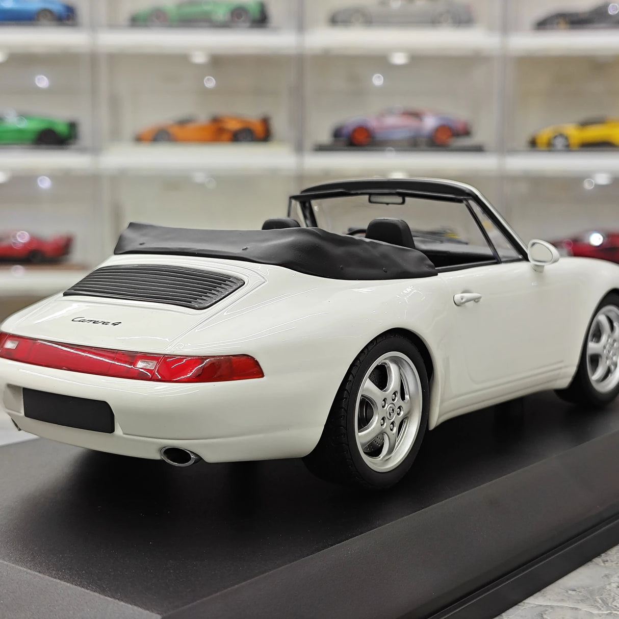Minichamps Porsche 1994 911 993 Cabriolet wit 1:18 – diecast verzamelmodel