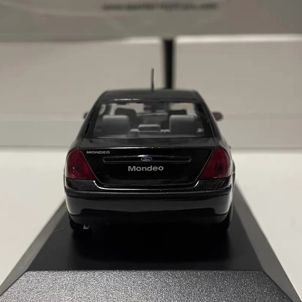 Minichamps Ford 2001 Mondeo Black 1:43 – Collectible Diecast Model Die-Cast