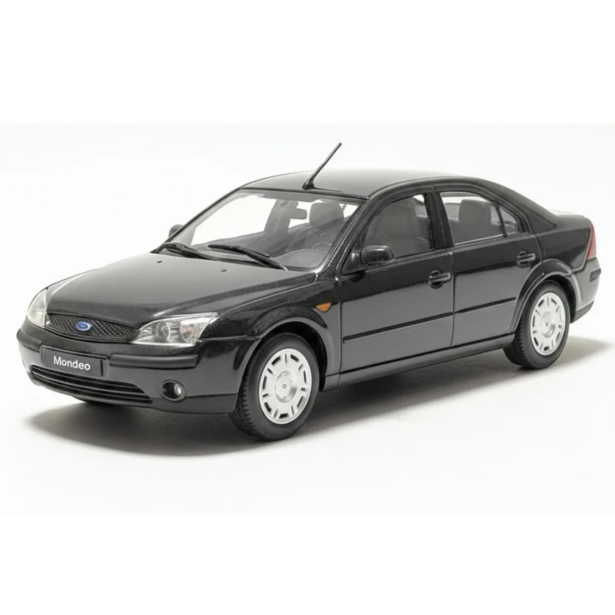 Minichamps Ford 2001 Mondeo Black 1:43 – Collectible Diecast Model Die-Cast