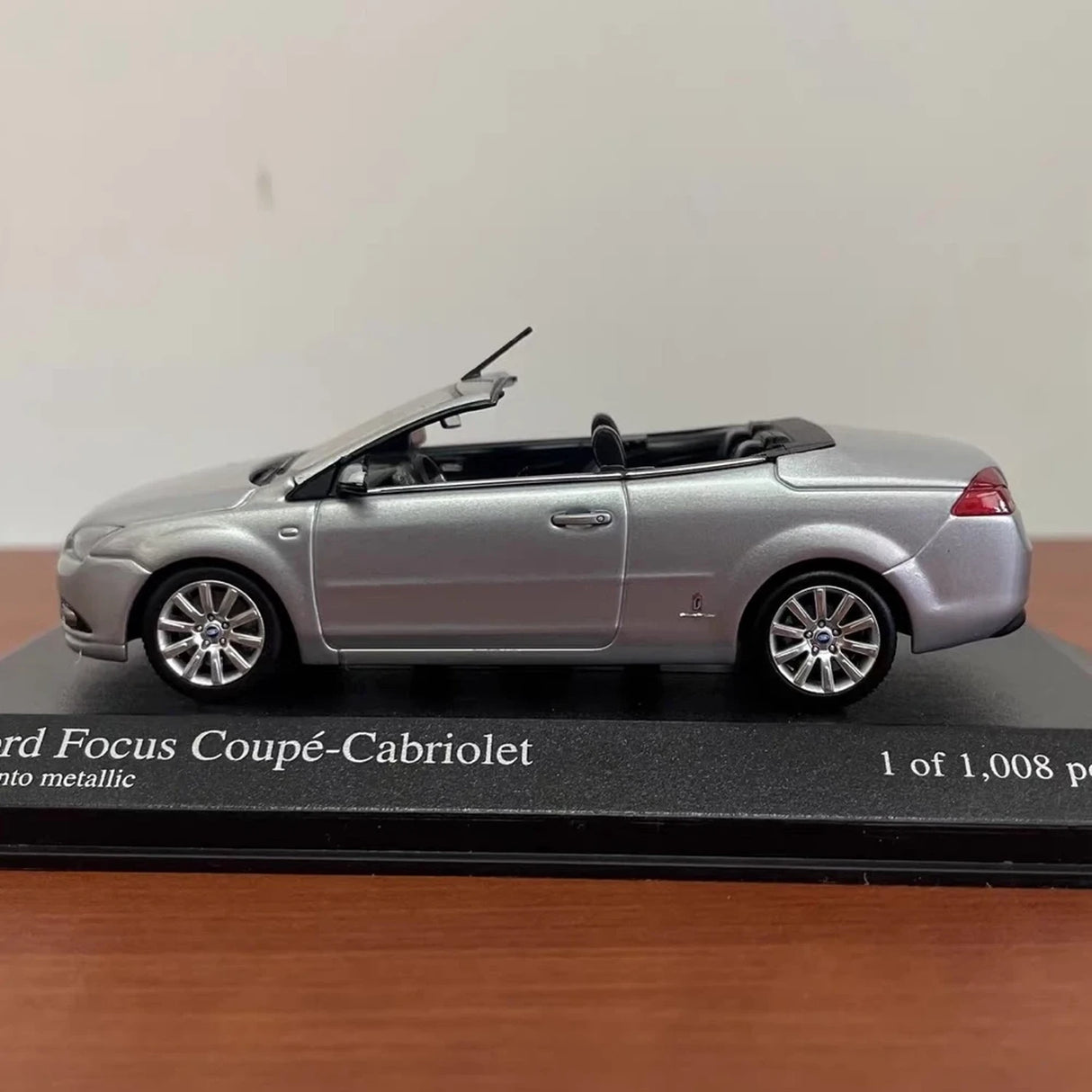 Minichamps Ford 2008 Focus Coupe-Cabriolet Silver 1:43 – Collectible Diecast Model Die-Cast
