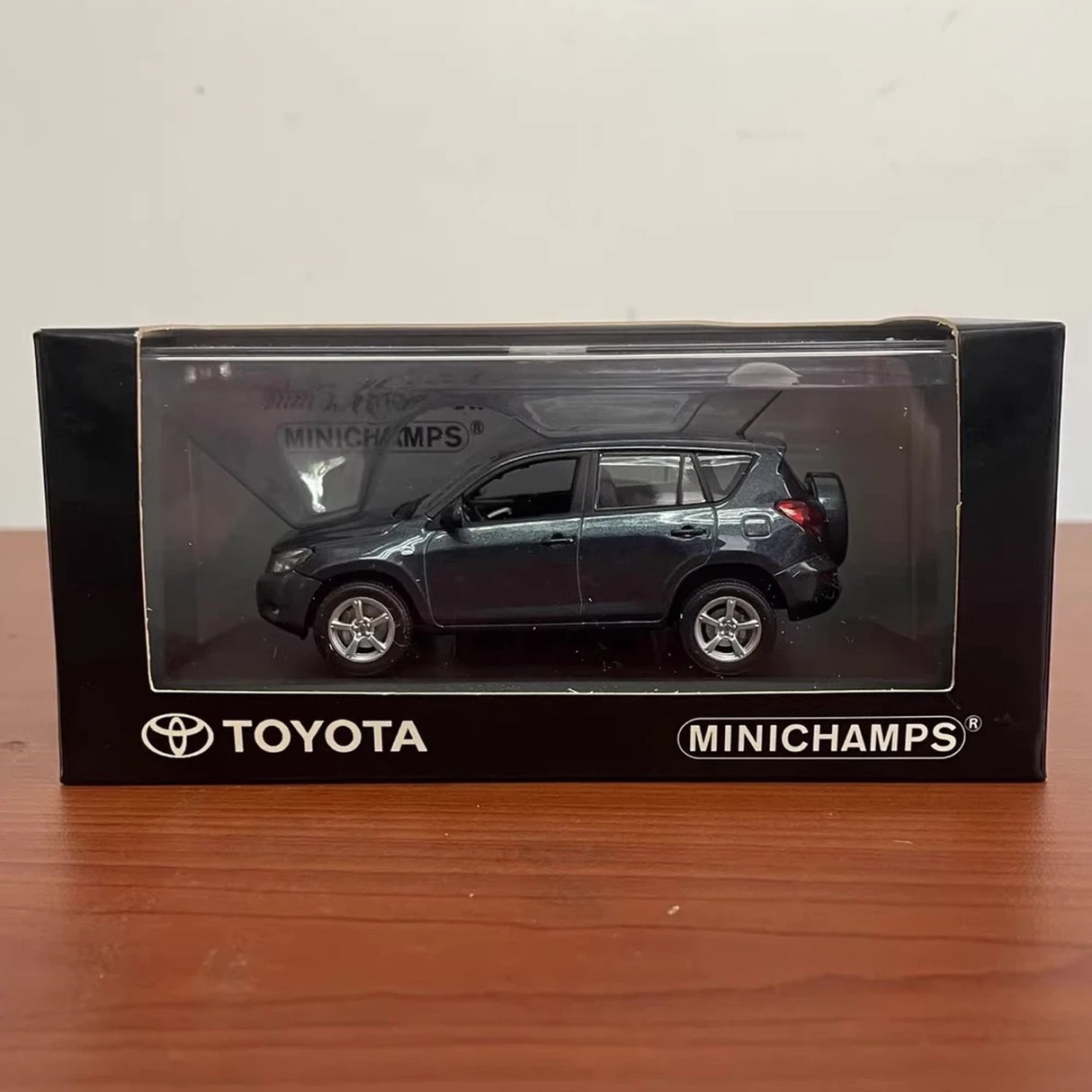 Minichamps Toyota 2006 RAV4 Gray 1:43 – Collectible Diecast Model Die-Cast