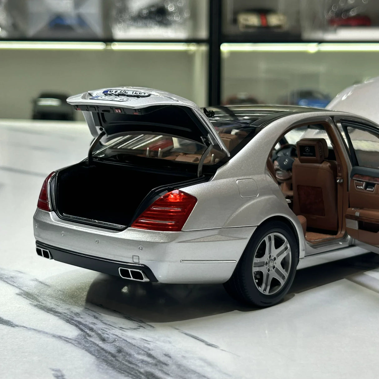 MotorHelix Mercedes-Benz 2006 S-Class S600L W221 Silver 1:18 – Keräilyesineitä valuvalumalleja