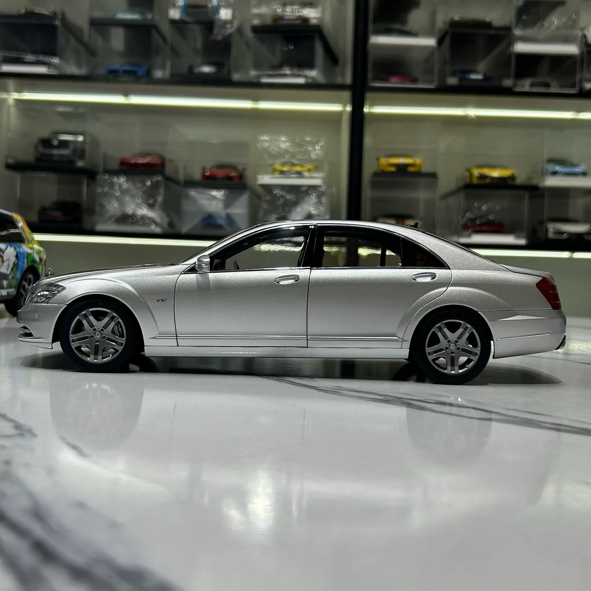 MotorHelix Mercedes-Benz 2006 S-Class S600L W221 Silver 1:18 – Keräilyesineitä valuvalumalleja