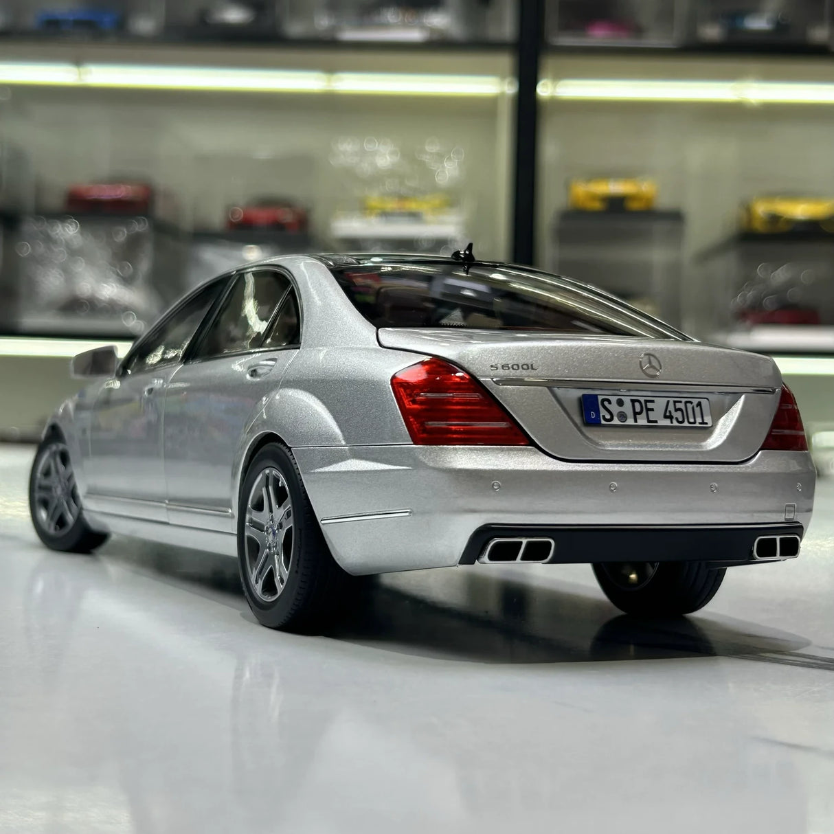 MotorHelix Mercedes-Benz 2006 S-Class S600L W221 Silver 1:18 – Keräilyesineitä valuvalumalleja