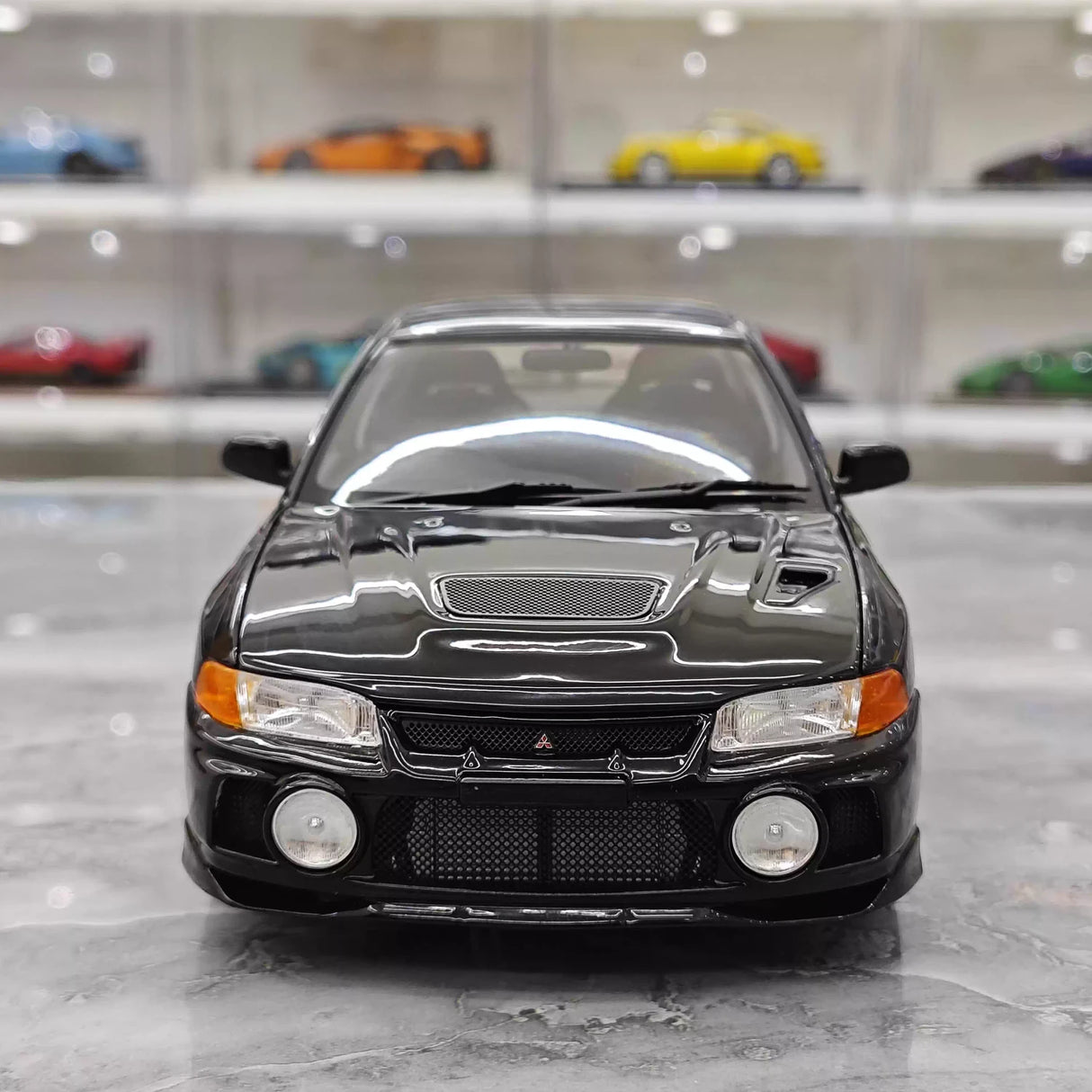 MotorHelix Mitsubishi 1997 Lancer Evolution IV Black 1:18 – Kolekcjonerski model odlewany z metalu