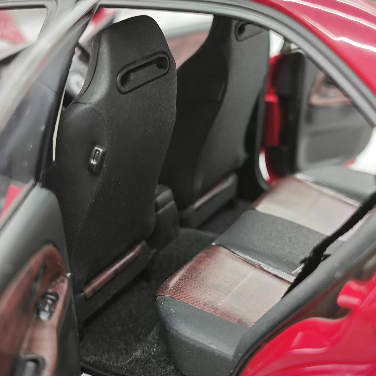 MotorHelix Mitsubishi 1997 Lancer Evolution IV Red 1:18 – Kolekcjonerski model odlewany