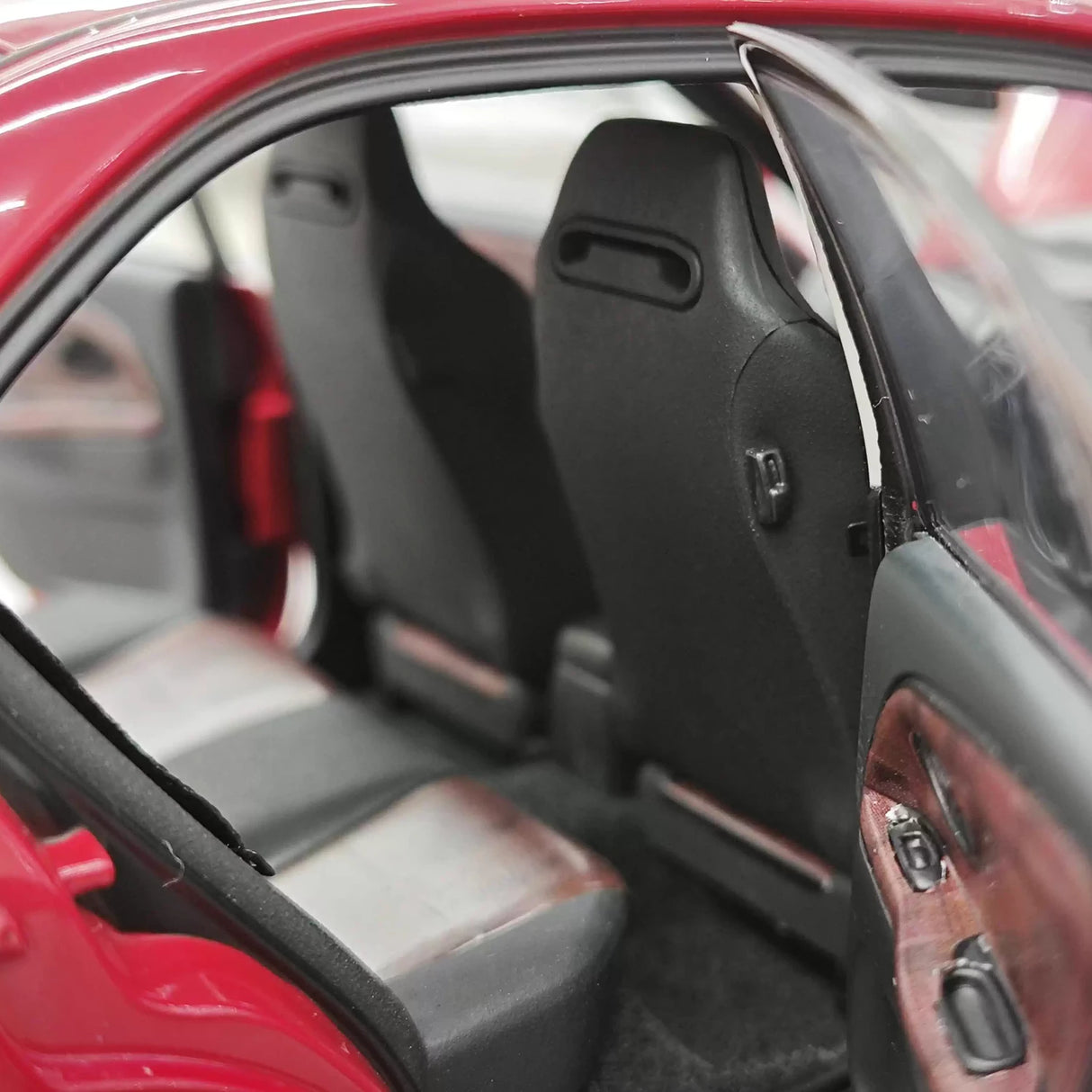 MotorHelix Mitsubishi 1997 Lancer Evolution IV Red 1:18 – Kolekcjonerski model odlewany