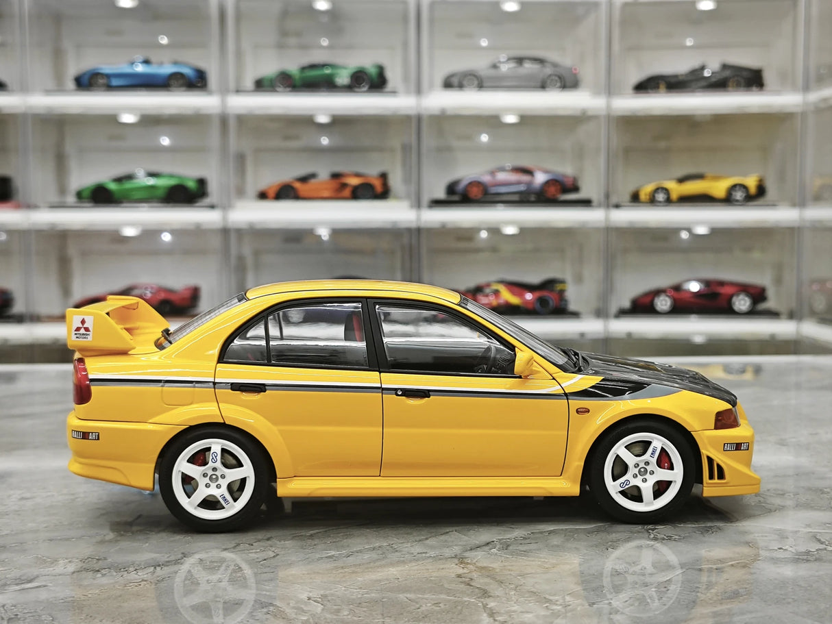 MotorHelix Mitsubishi 2000 Lancer Evolution VI GSR Tommi Makinen Edition Yellow 1:18 – Sammelobjekt aus Druckguss