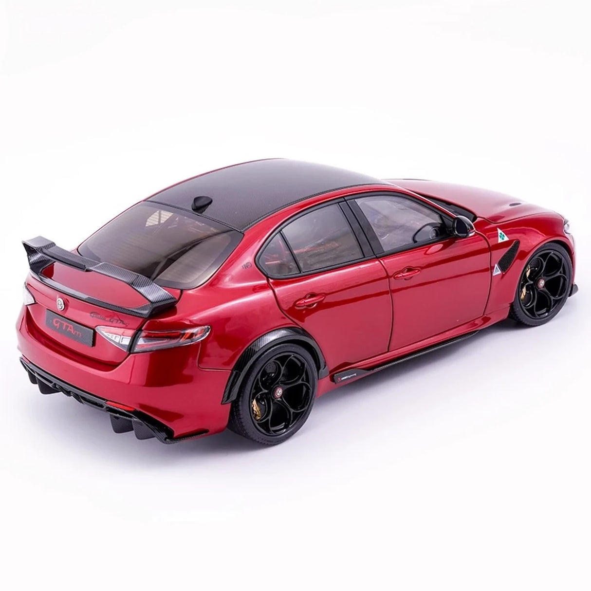 MotorHelix Alfa Romeo 2020 Giulia GTA Red 1:18 – Modelo Colecionável de Metal Fundido