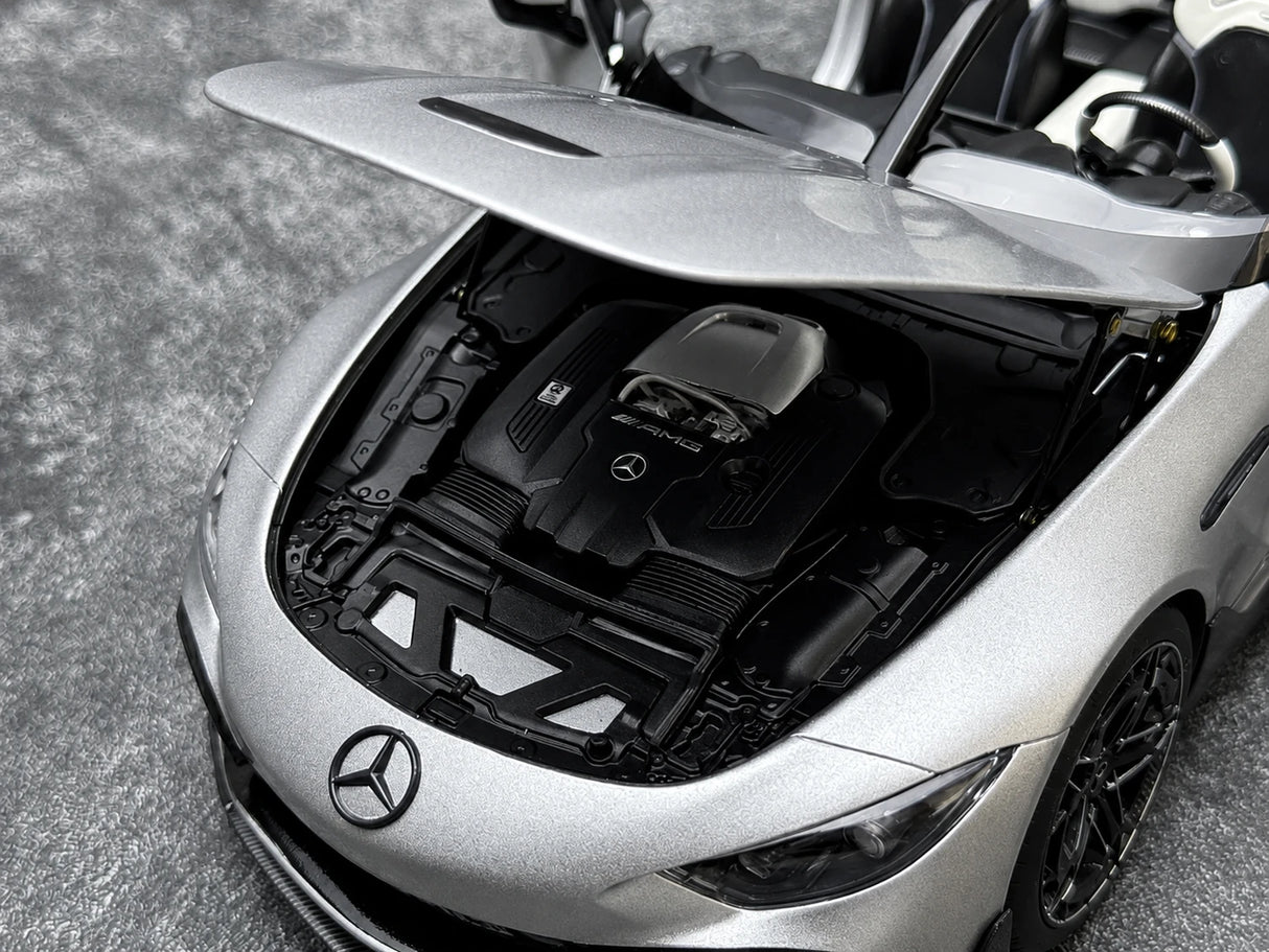 NZG Mercedes-AMG 2025 PureSpeed Mystic Silver Magno 1:18 – نموذج معدني قابل للجمع مصبوب.