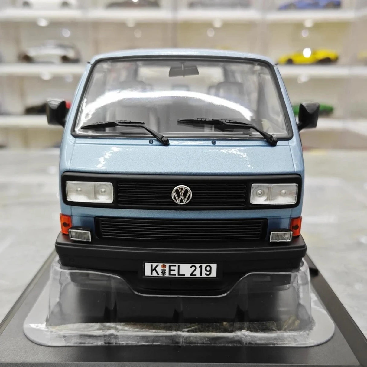 Norev Volkswagen 1990 Multivan Blue 1:18 – kolekcjonerski model żywicy