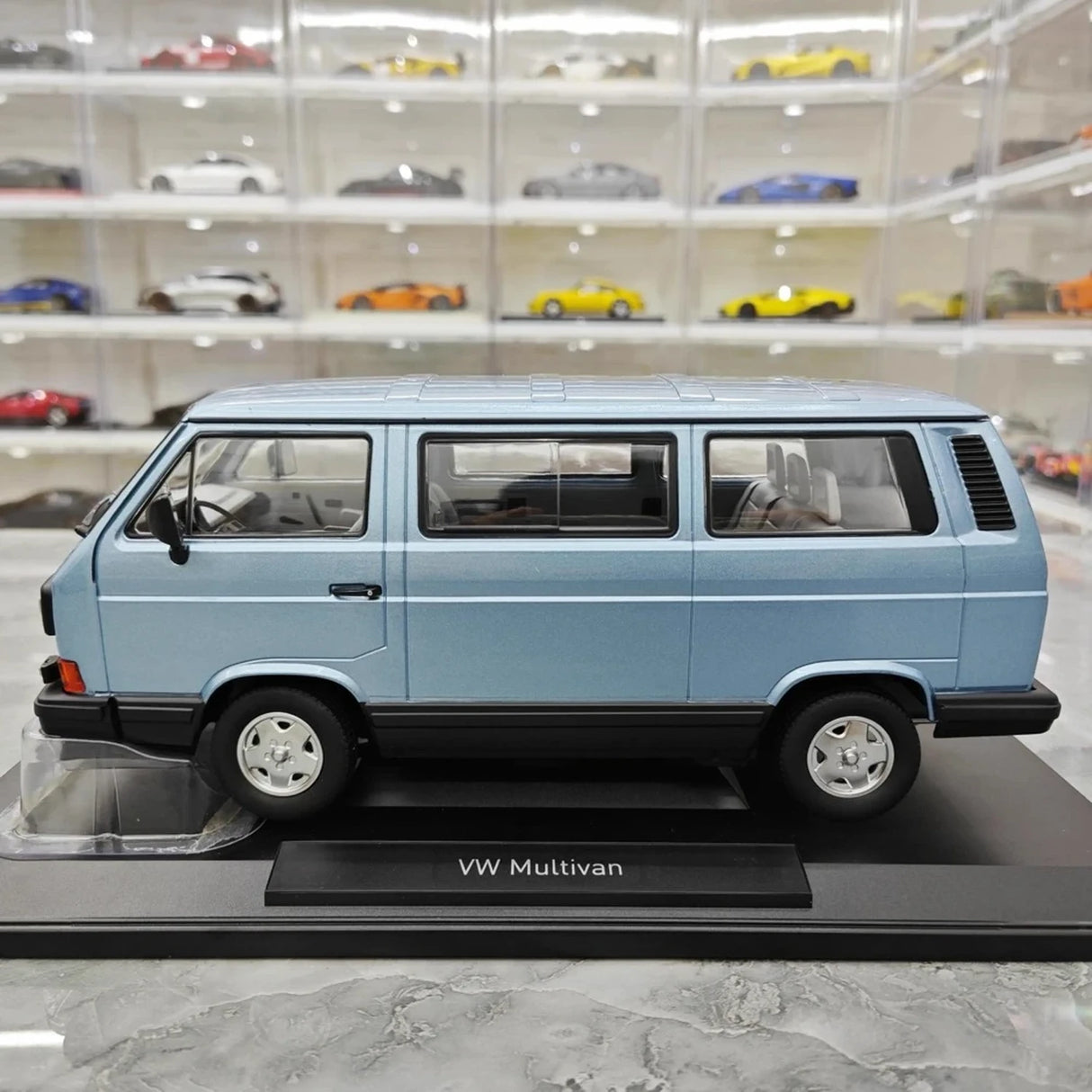 Norev Volkswagen 1990 Multivan Blue 1:18 – kolekcjonerski model żywicy