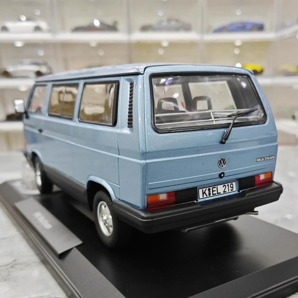 Norev Volkswagen 1990 Multivan Blue 1:18 – kolekcjonerski model żywicy