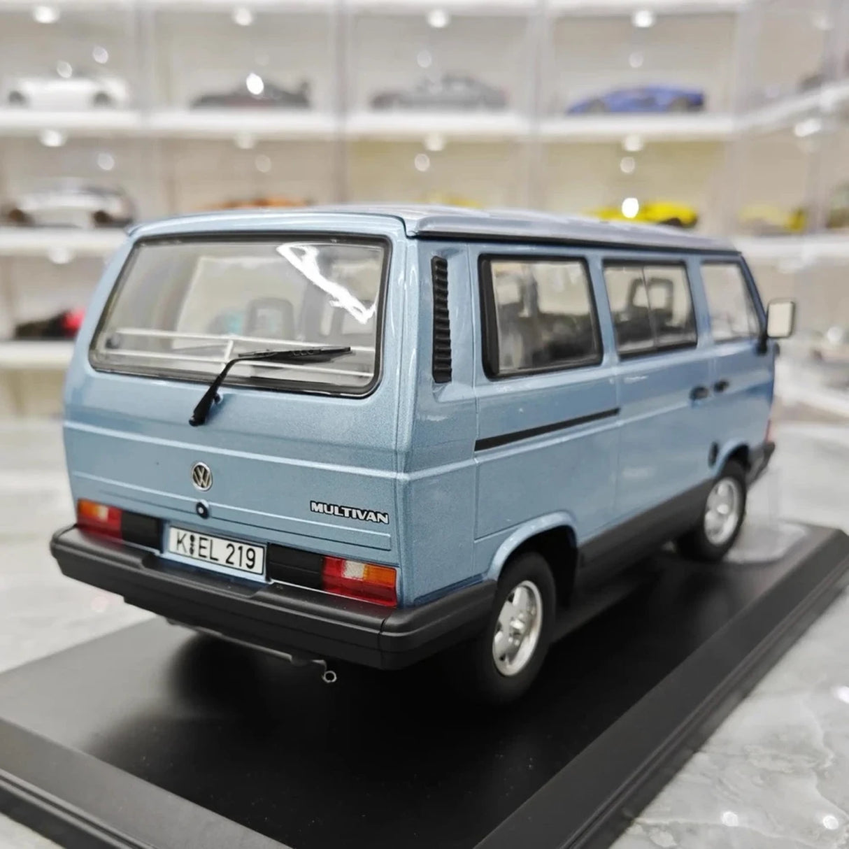 Norev Volkswagen 1990 Multivan Blue 1:18 – kolekcjonerski model żywicy