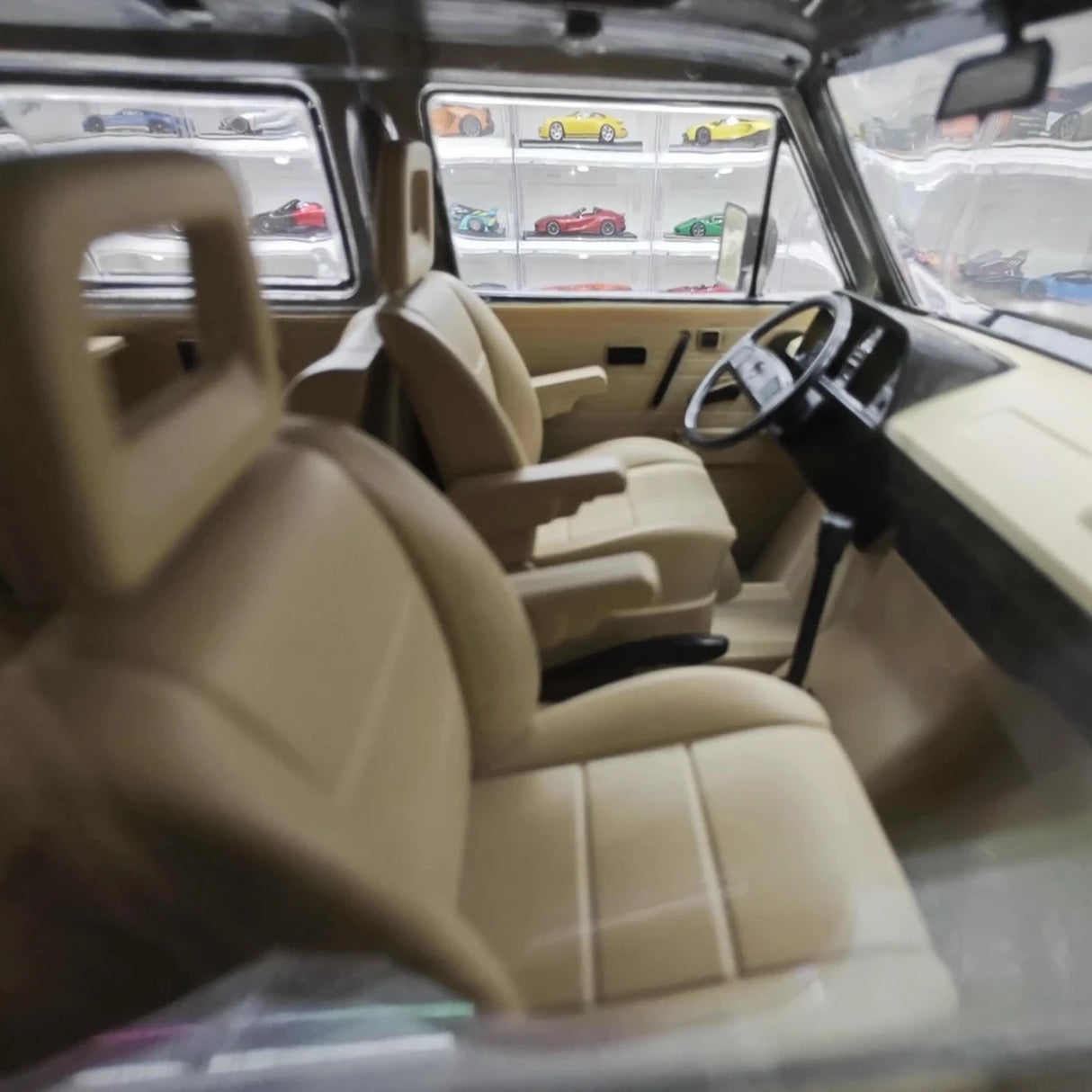 Norev Volkswagen 1990 مولتيفان براون 1:18 – نموذج راتنج قابل للجمع