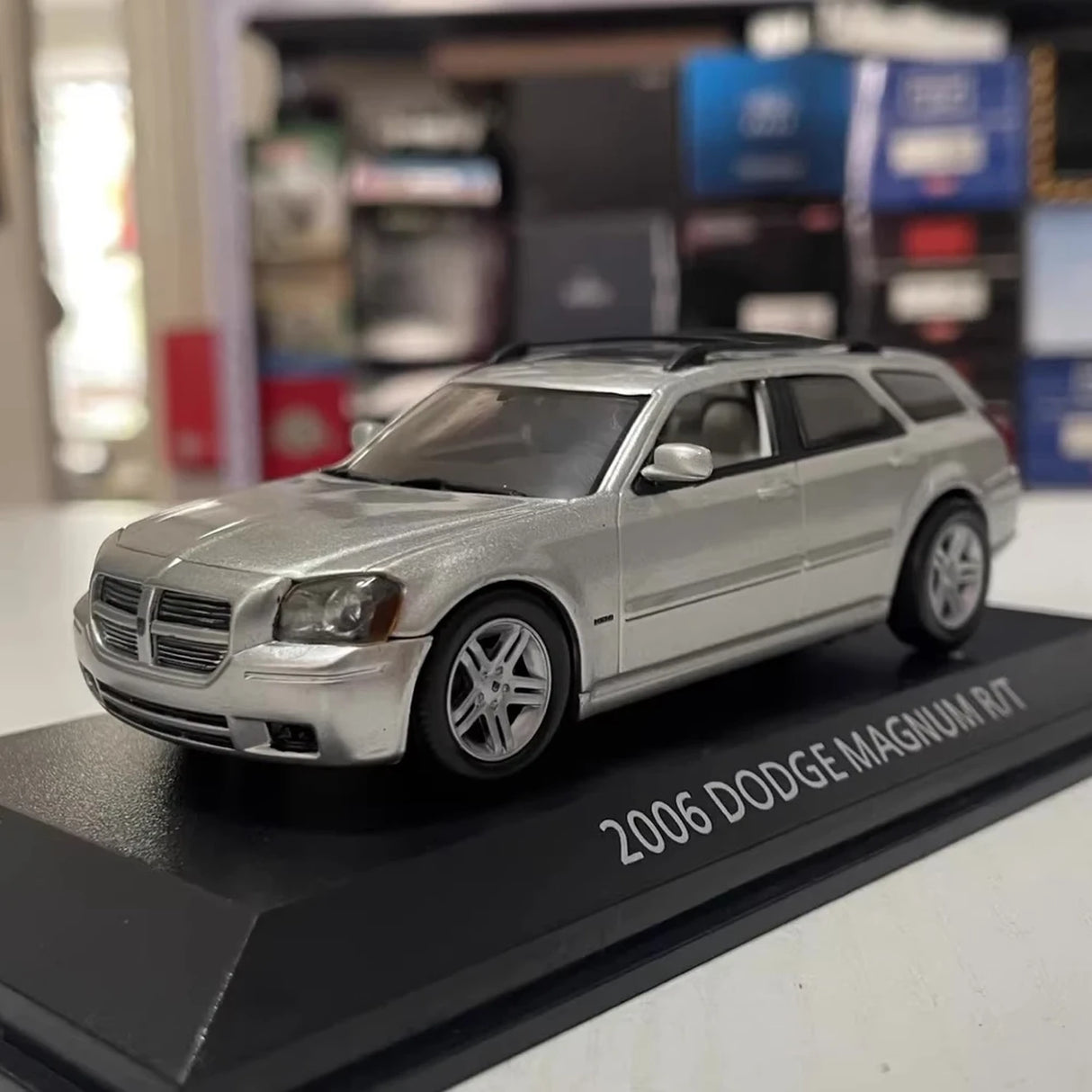 Norev Dodge 2006 Magnum R/T Silver 1:43 – Collectible Diecast Model Die-Cast
