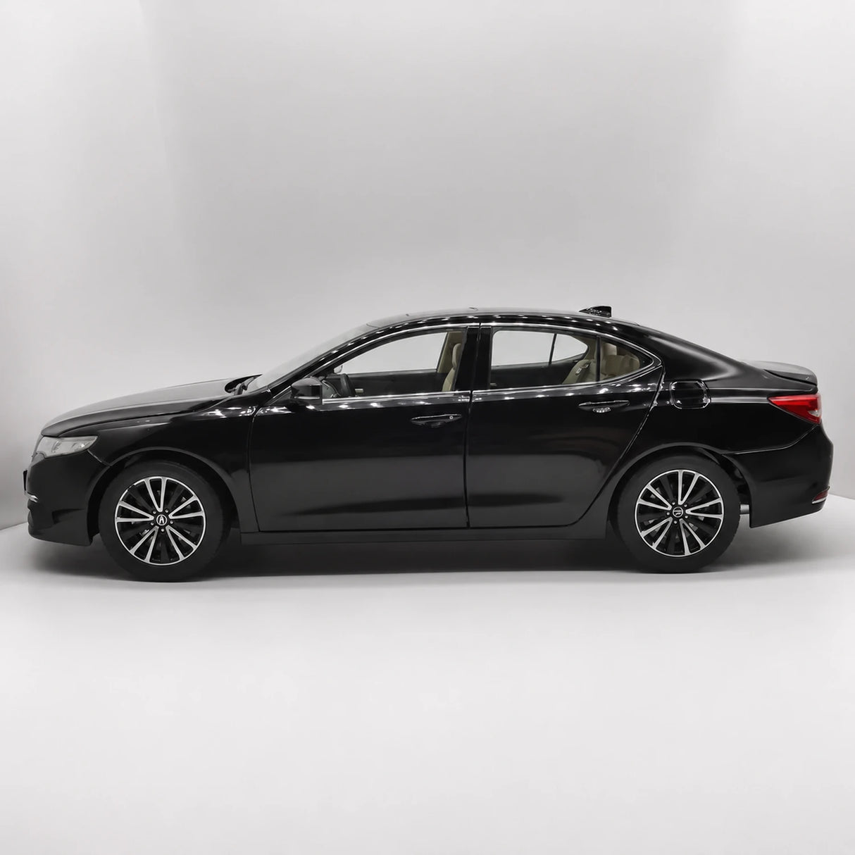 OEM Acura 2014 TLX 1:18 – نموذج معدني قابل للجمع من القالب المصبوب