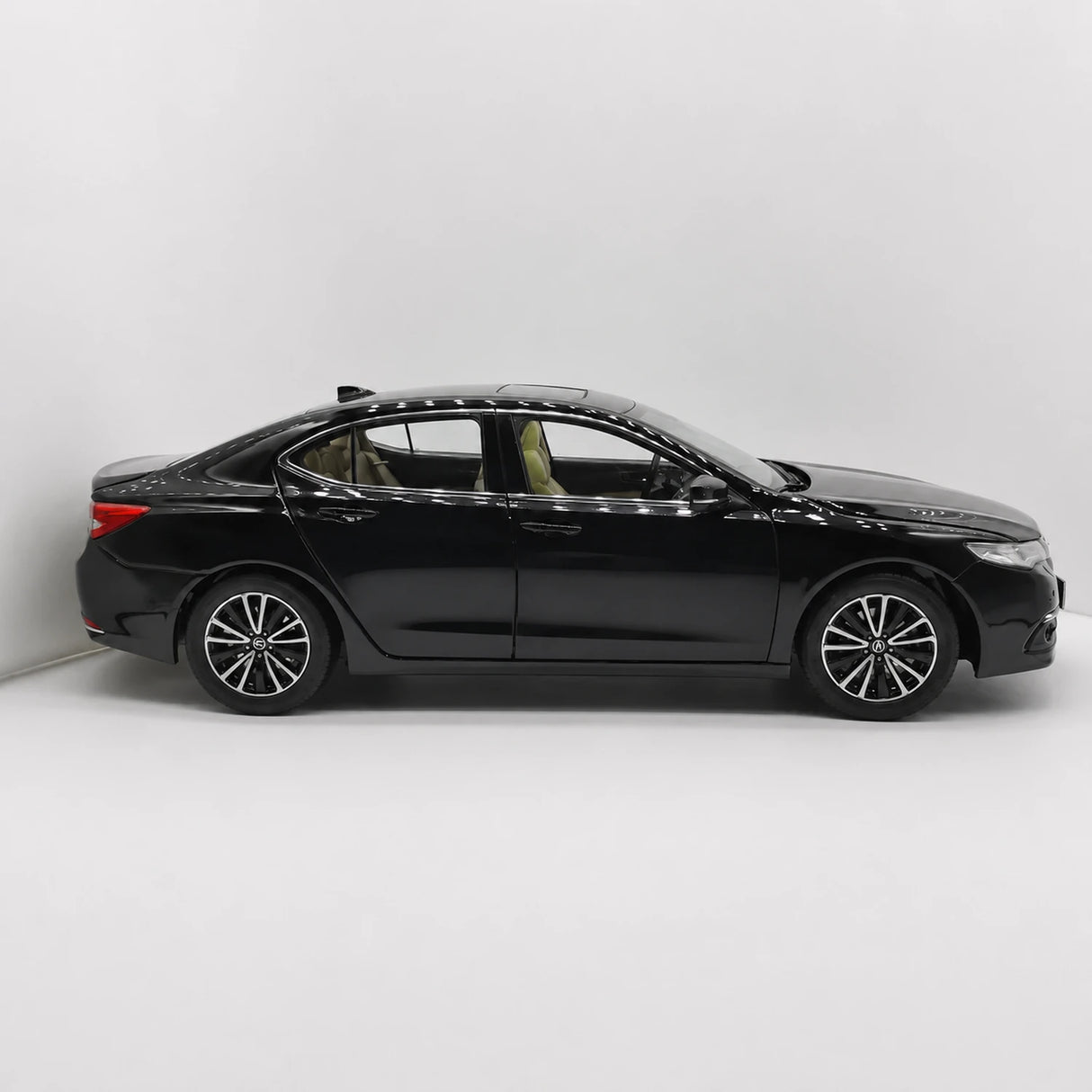 OEM Acura 2014 TLX 1:18 – نموذج معدني قابل للجمع من القالب المصبوب