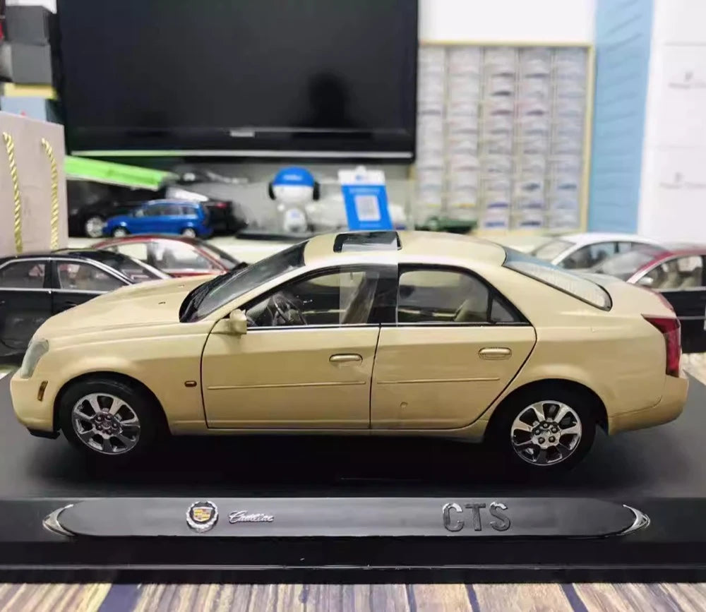 OEM Cadillac 2004 CTS Gold 1:18 – Kolekcjonerski model odlewany