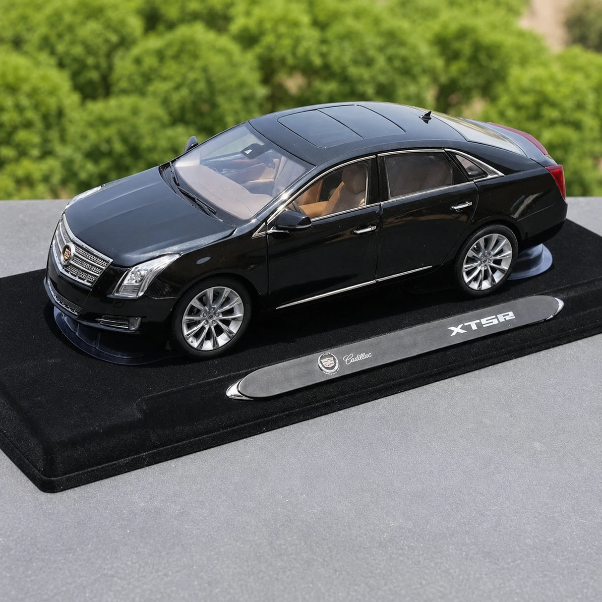 OEM Cadillac 2013 XTS Black 1:18 – Collectible Diecast Model Die-Cast
