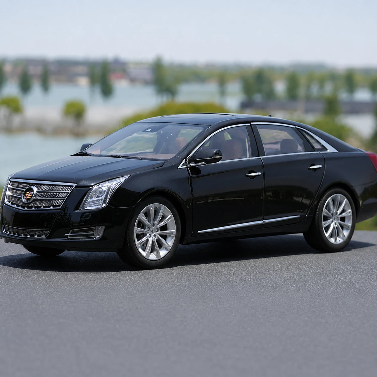 OEM Cadillac 2013 XTS Black 1:18 – Collectible Diecast Model Die-Cast