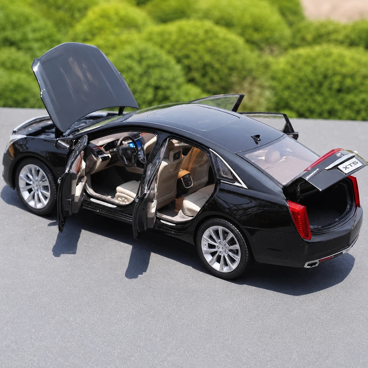 OEM Cadillac 2013 XTS Black 1:18 – Collectible Diecast Model Die-Cast