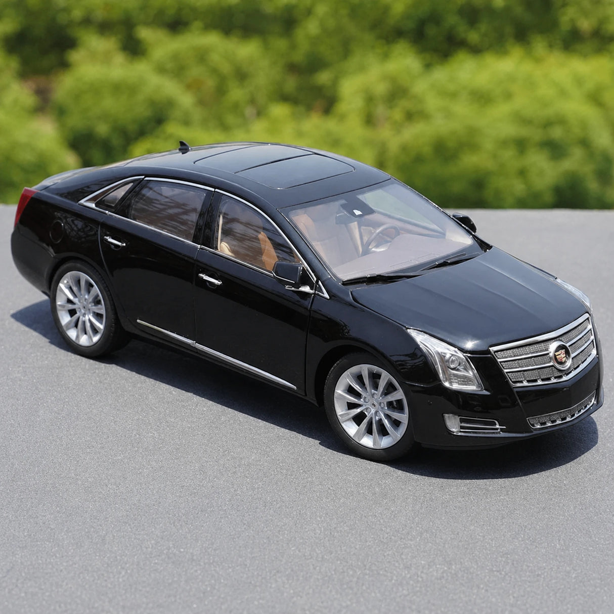 OEM Cadillac 2013 XTS Black 1:18 – Collectible Diecast Model Die-Cast