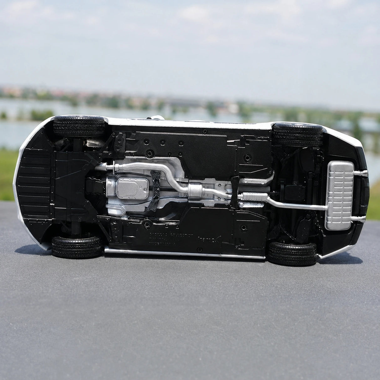 OEM Cadillac 2014 ATS-L White 1:18 – Kolekcjonerski model odlewany