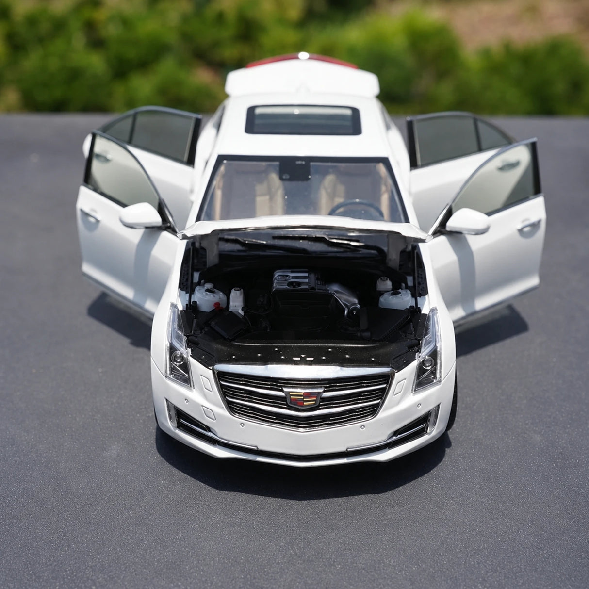 OEM Cadillac 2014 ATS-L White 1:18 – Kolekcjonerski model odlewany