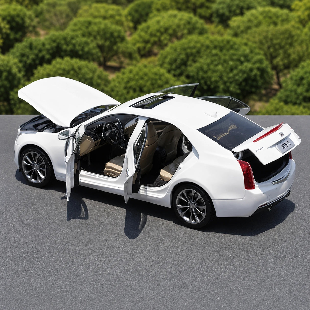 OEM Cadillac 2014 ATS-L White 1:18 – Kolekcjonerski model odlewany