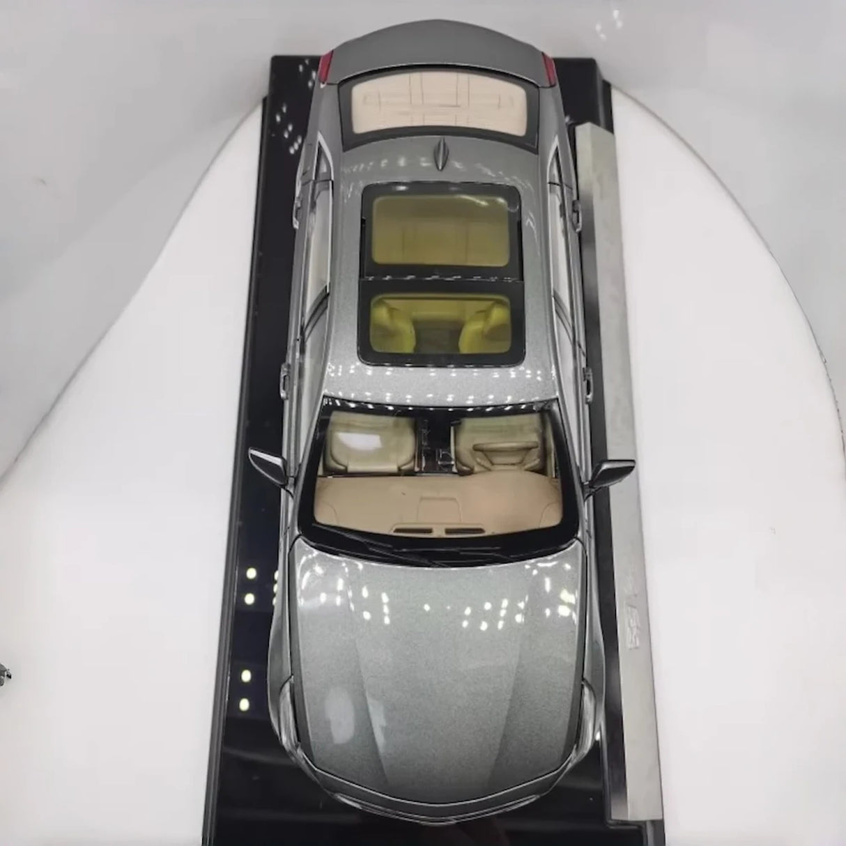 OEM Cadillac 2016 CT6 Gray 1:18 – Kolekcjonarski model odlewany