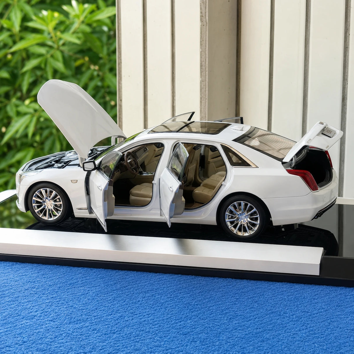 OEM Cadillac 2016 CT6 White 1:18 – Collectible Diecast Model Die-Cast