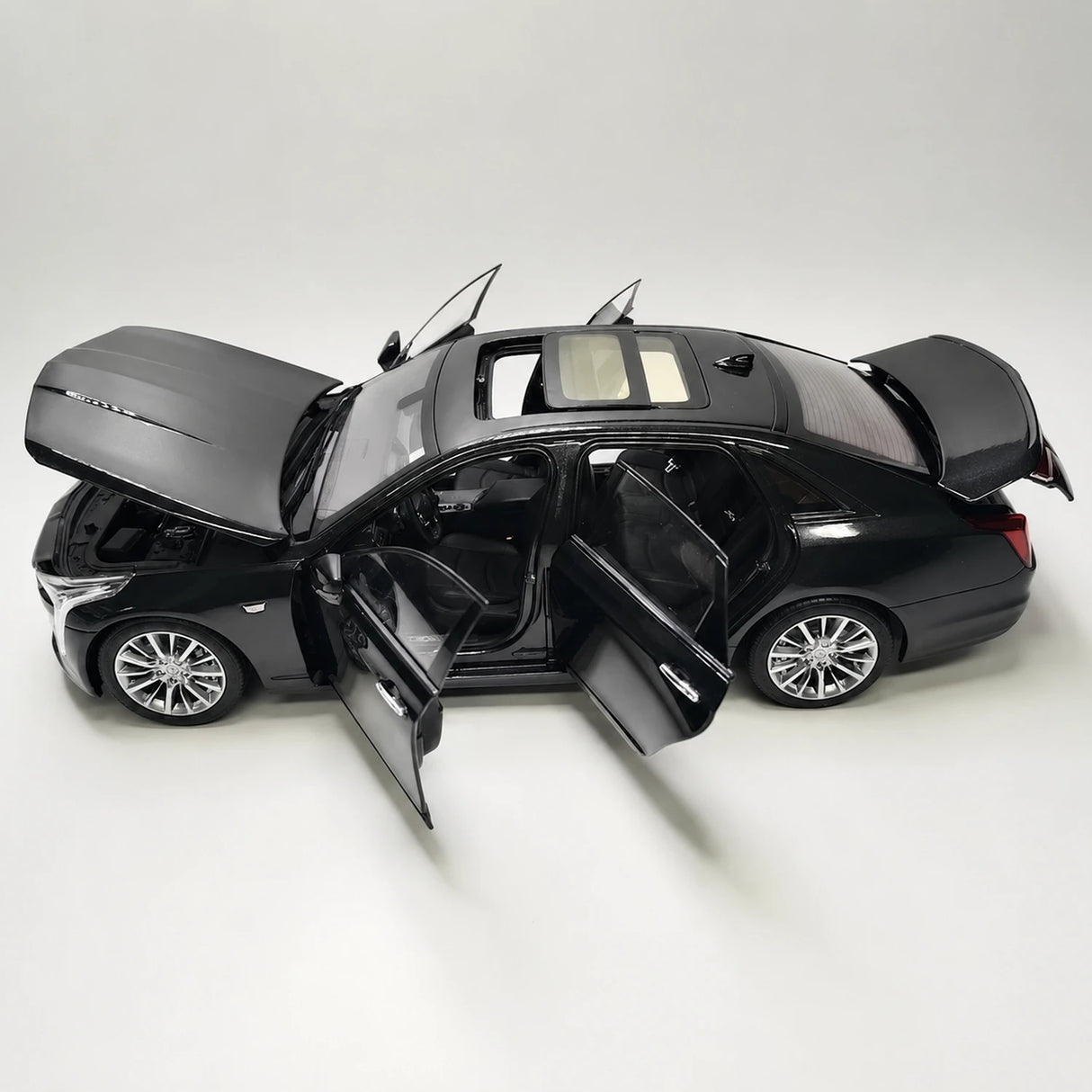 OEM Cadillac 2019 CT6 Black 1:18 – Collectible Diecast Model Die-Cast