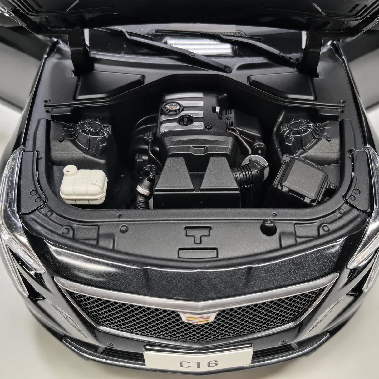 OEM Cadillac 2019 CT6 Black 1:18 – Collectible Diecast Model Die-Cast